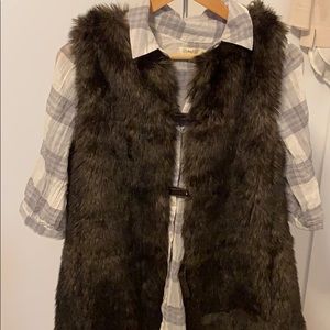 Club Monaco Women’s XS faux fur brown vest